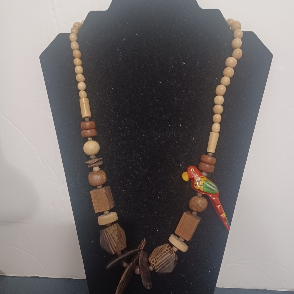 Vintage Handcrafted Wooden Beaded Necklace with Parrot Charm - Picture 9 of 9